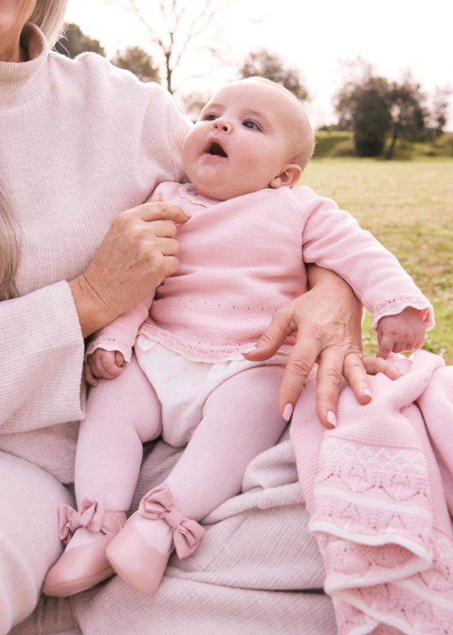 Bebé niña (0-18 meses)