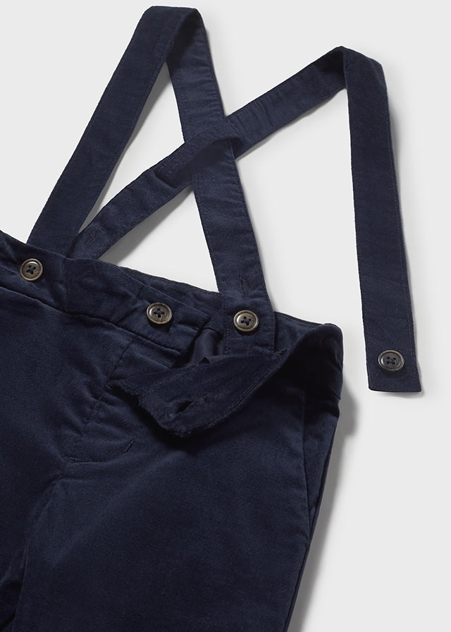 Pantalón tirantes con camisa noche