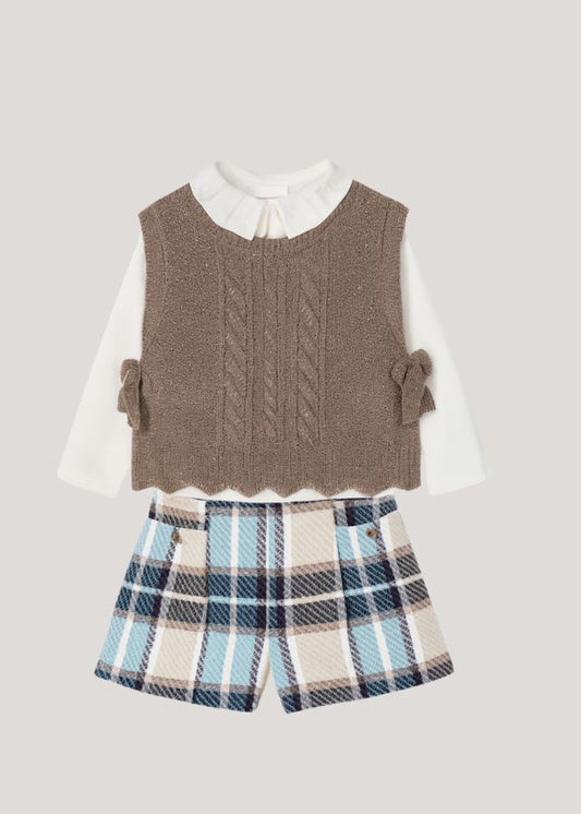 Conjunto tres piezas con chaleco topo