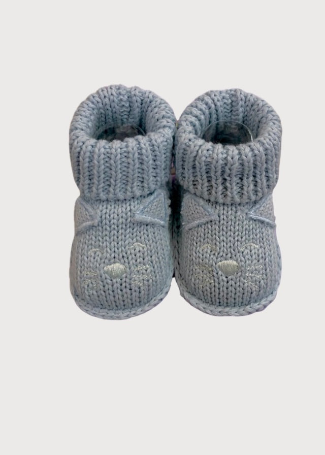 Zapatitos tejidos de crochet gatito azul