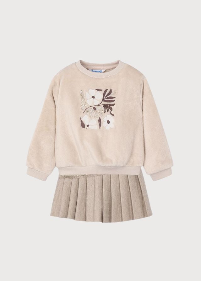 Conjunto mini falda suéter arena