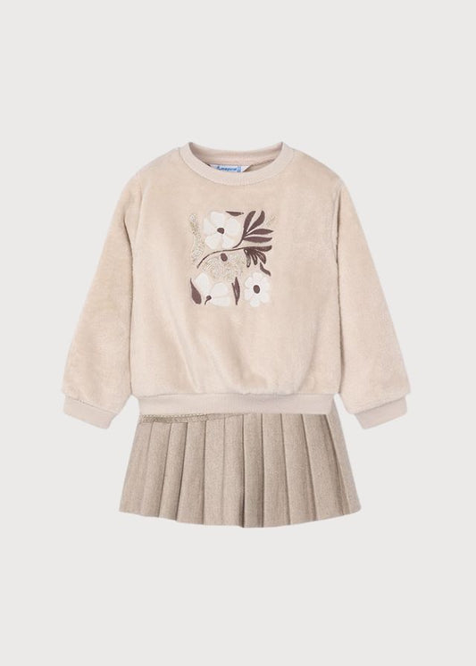 Conjunto mini falda suéter arena