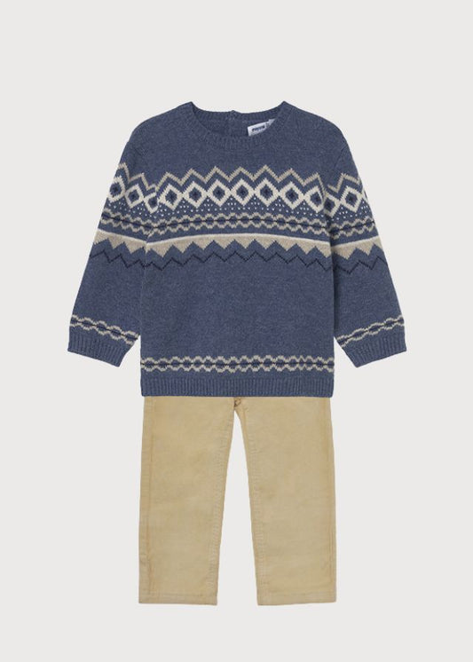 Conjunto pantalón caqui con suéter ballena